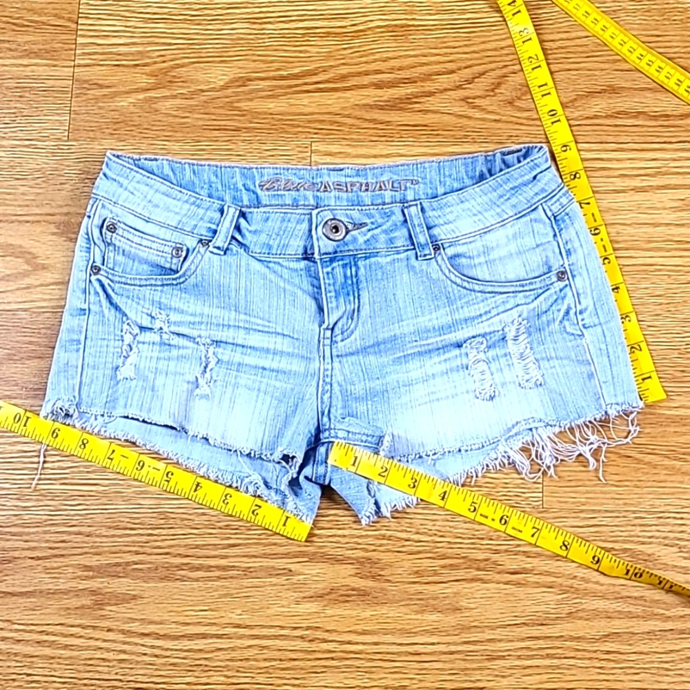 BLUE ASPHALT 7x1.5 GIRLS WOMENS  PREOWNED FADED DISTRESED CUTOFF STRECH SHORTS